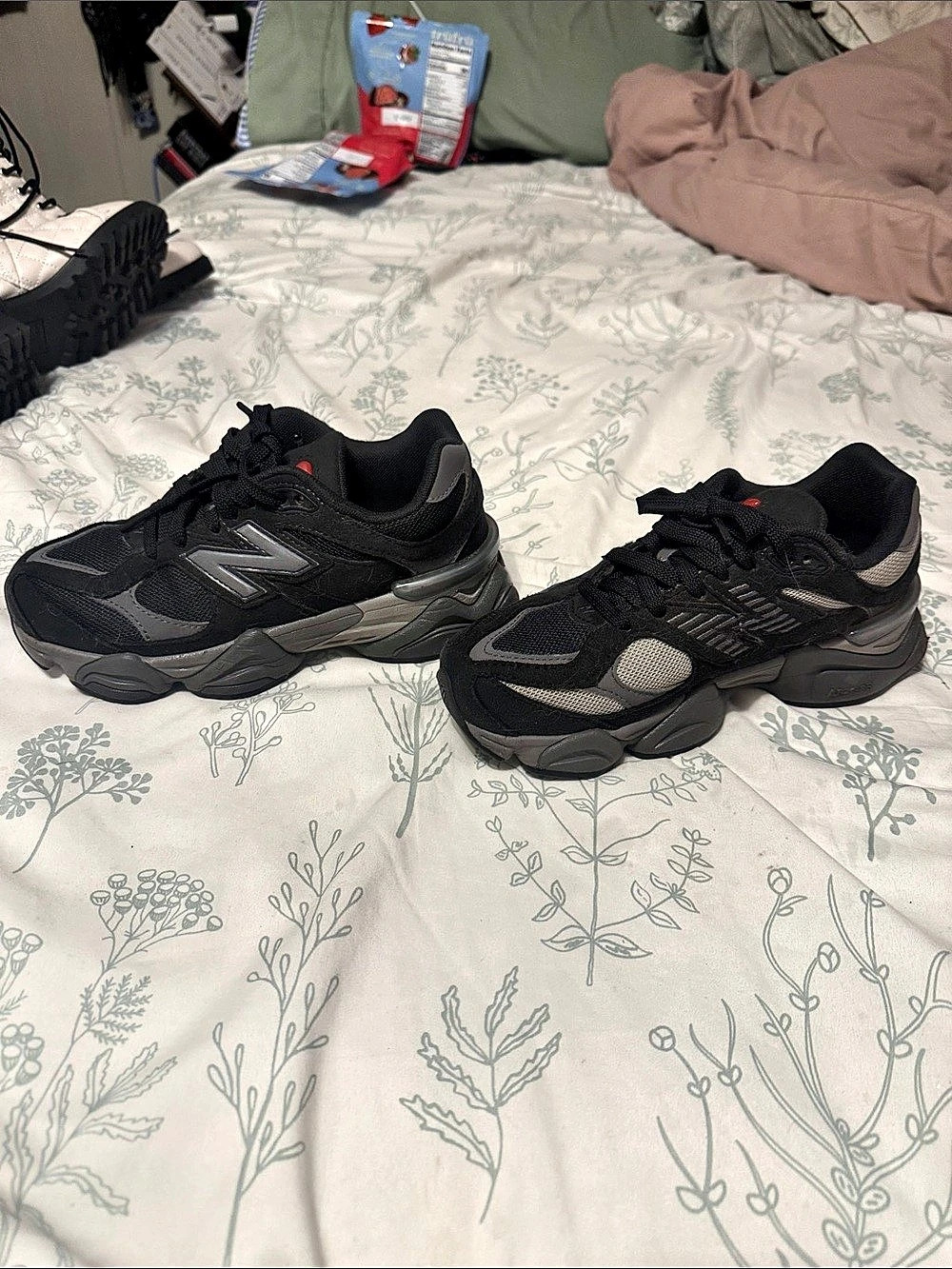 New Balance 9060 Black Gray Sneakers US 4Y used
